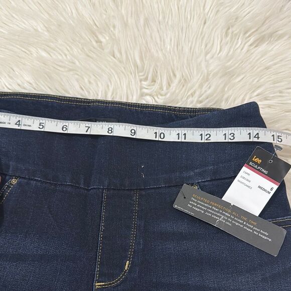 Lee Blue Capri Sculpting Denim Size 6 or Medium .NWOT - Picture 6 of 9